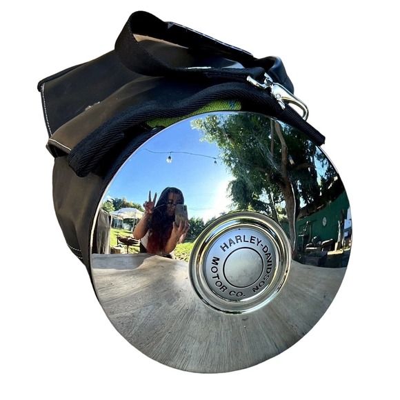 Harley Davidson Chrome Hubcap Leather Travel Duffle Bag - Picture 4 of 4